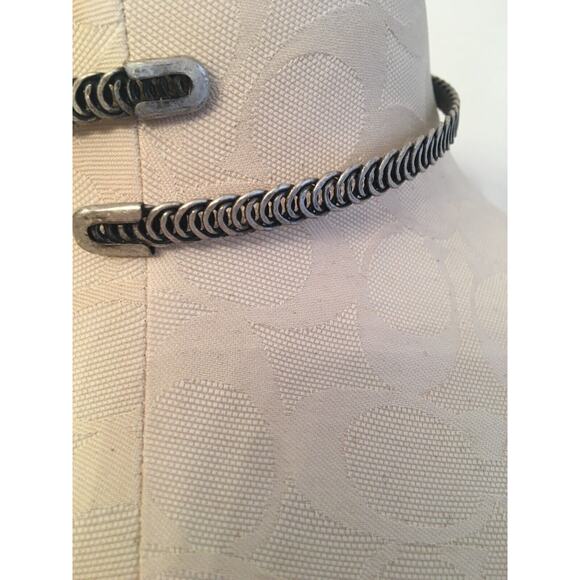 Vintage Silvertone Distressed Look Interlocking Circles Open Back Choker Necklac - Picture 5 of 5